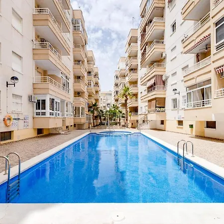 Apartamento Con Piscina Cerca De La Estacion De Autobuses *