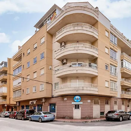 Apartamento Con Piscina Cerca De La Estacion De Autobuses Apartment