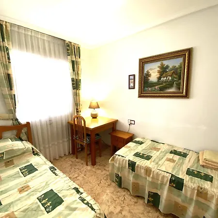 Apartamento Con Piscina Cerca De La Estacion De Autobuses Apartment *