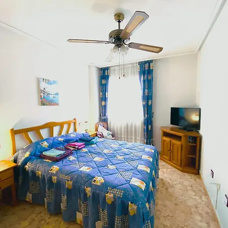 Con Piscina Cerca De La Estacion De Autobuses Apartmán *