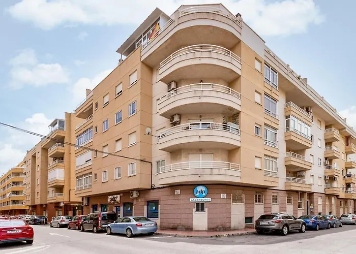 Con Piscina Cerca De La Estacion De Autobuses Apartment